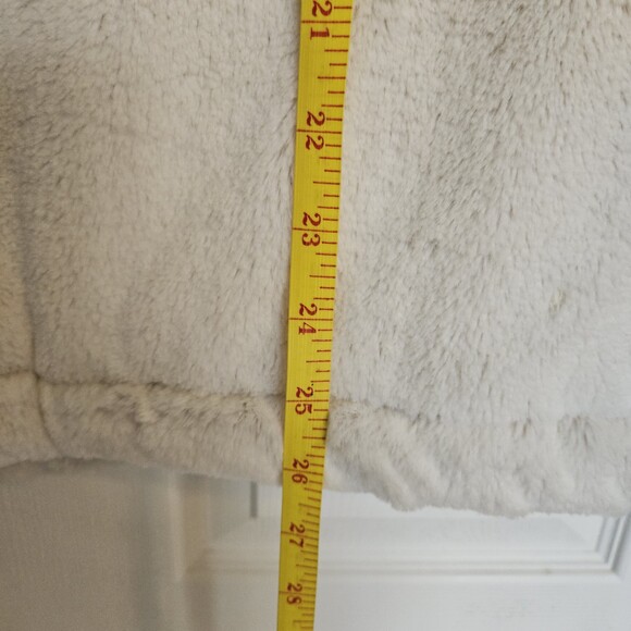 White Winter Vest **See photos for measurements** Large -XL - Picture 4 of 12